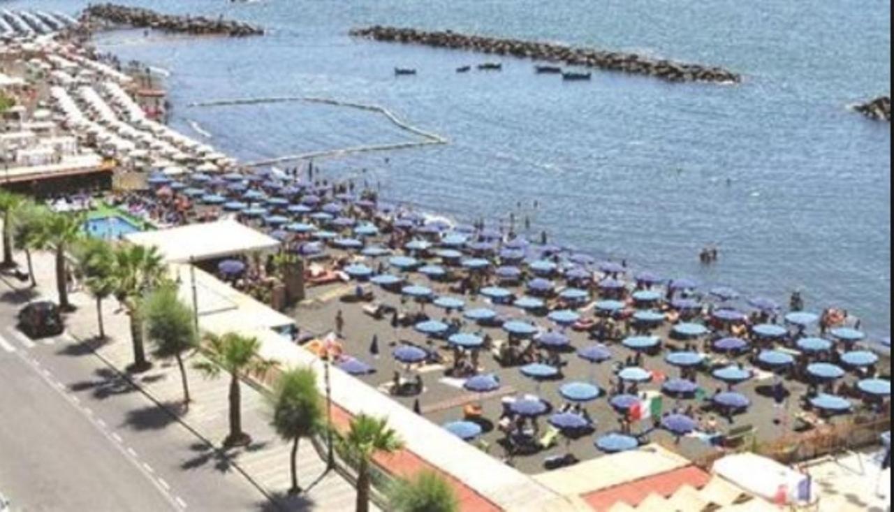 Apartamento La Casa Di Lully Torre del Greco Exterior foto